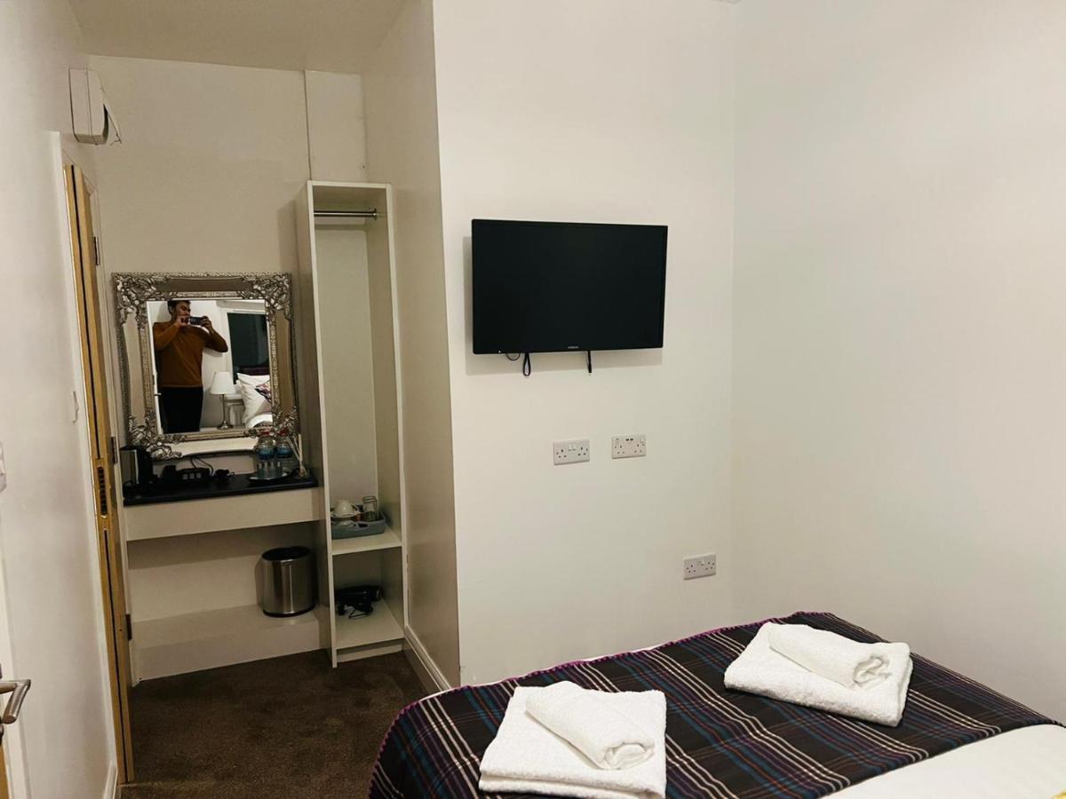 Atz&H Inn Luton  Kültér fotó